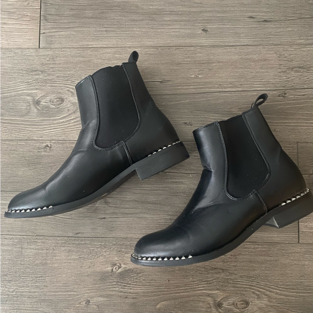 Edgy Studded Ankle Black Boots🖤